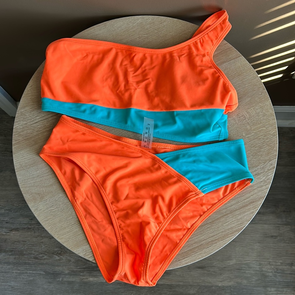NWOT women’s small one shoulder bikini